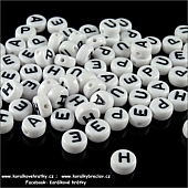Korálky ploché, plast, 7mm, písmeno J / balení 20 ks