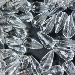 Korálky plast hruška 17x12 mm čiré ( balení 186 ks )