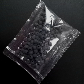 Korálek plast 6 mm MAT černý/ balení 30 g