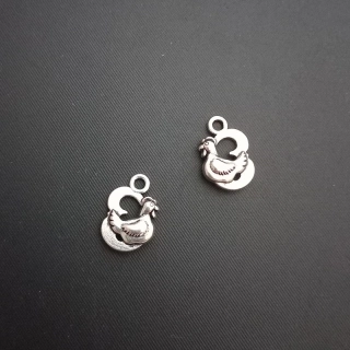 Přívěsek slepice 15x10, barva platina (balení 18 ks)